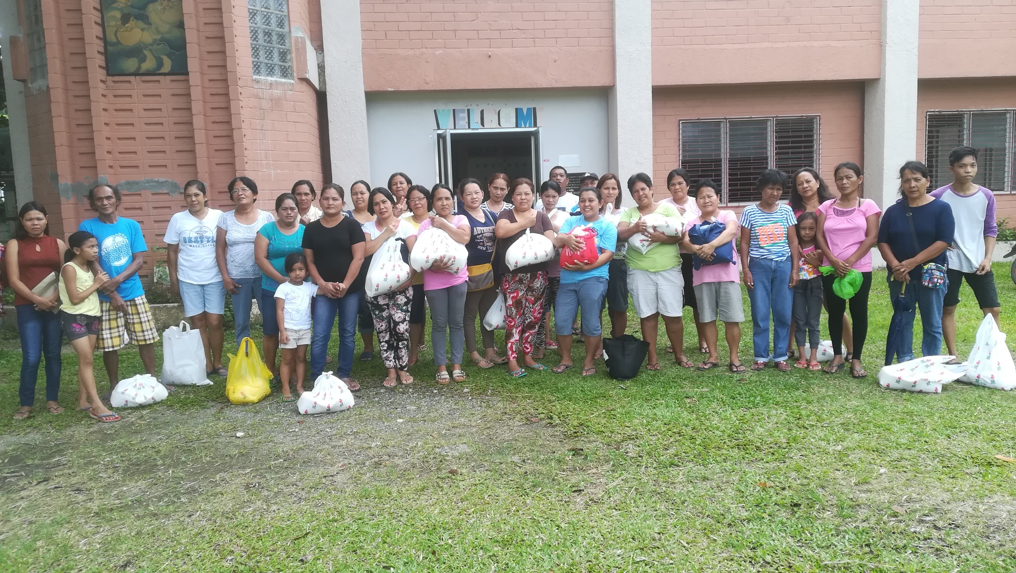 35 familles ont reçu des sacs de 10 kg de riz